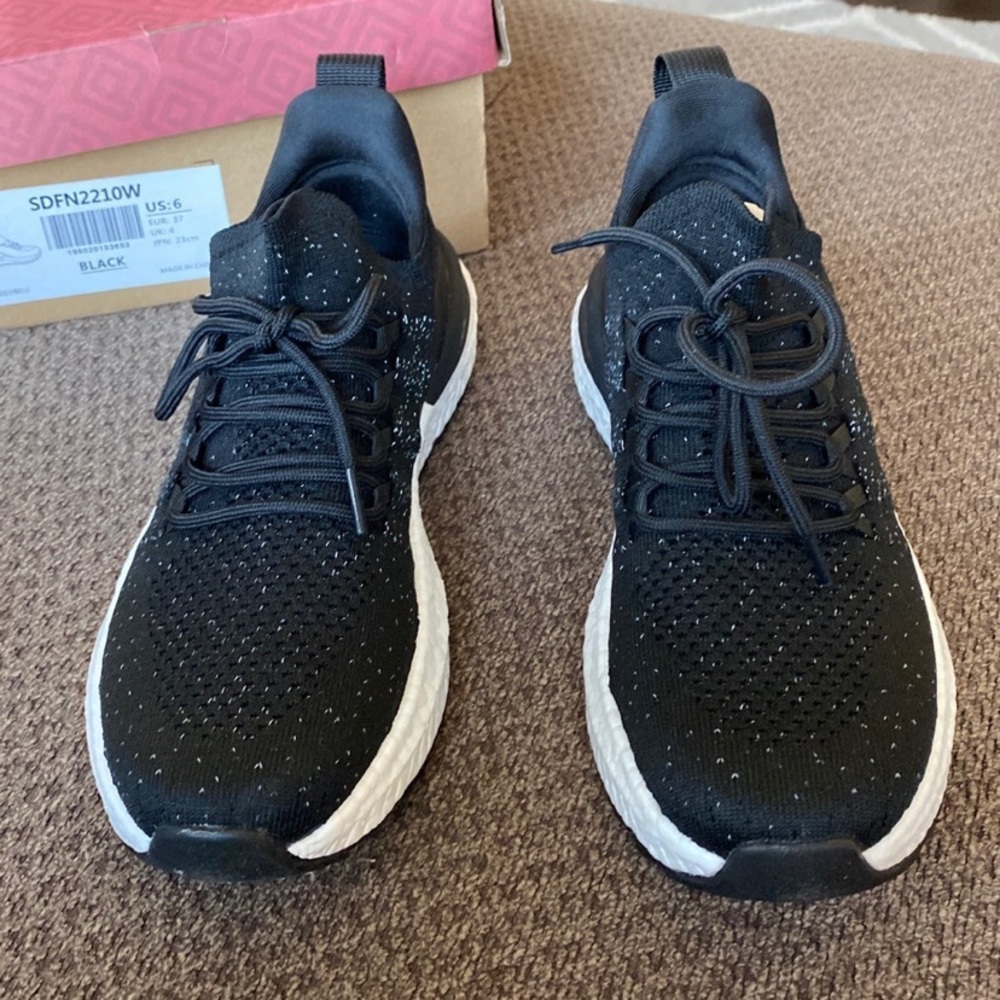 Dream pairs slip on sneakers